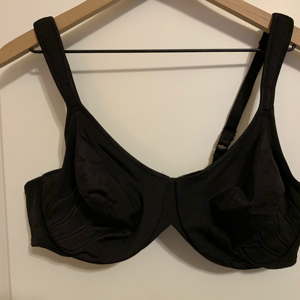 42C seamless black bra